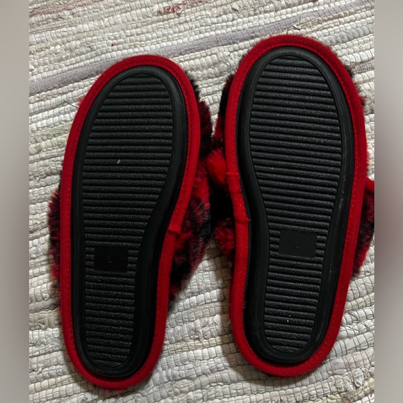 Faux fur buffalo plaid slippers - Picture 2 of 3